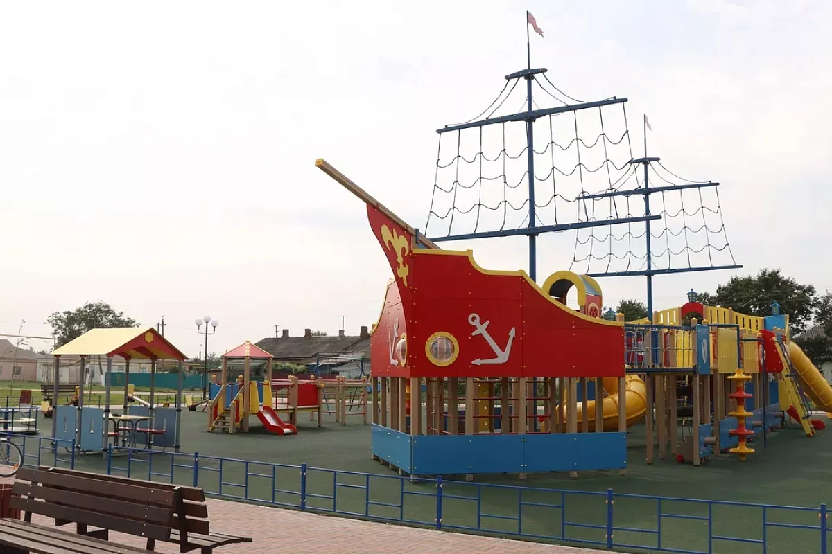 Новая общественная территория стала большим подарком для жителей маленького поселка Кубанская Степь.