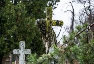 Могила адвоката, склеп профессора, часовня епископа: на Всесвятском кладбище Краснодара прошла экскурсия