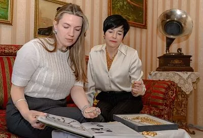 Прошлое, которое всегда в моде: жительницы Краснодара собрали уникальную коллекцию винтажной бижутерии