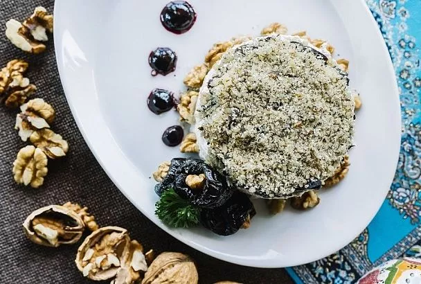 Привет из советских времен: соседка поделилась рецептом салата «Прага», который мы так любили, а потом забыли