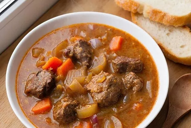 Идеальный гуляш: рецепт одного блюда на всю семью