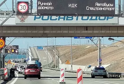 Пробка растет у Крымского моста со стороны Краснодарского края