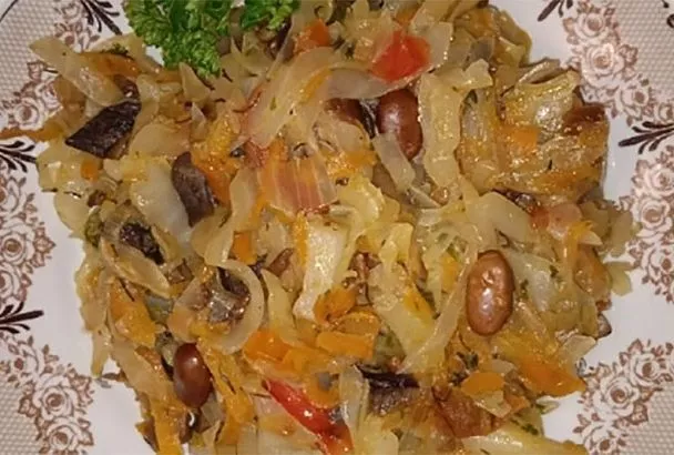 Тушим капусту с фасолью и грибами: ароматное домашнее блюдо для всей семьи