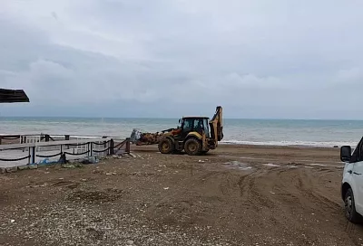 Около 32,5 тыс. кубометров загрязненного грунта и водомазутной смеси собрали в Туапсе