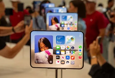 Раскладной смартфон Apple привезли в Россию