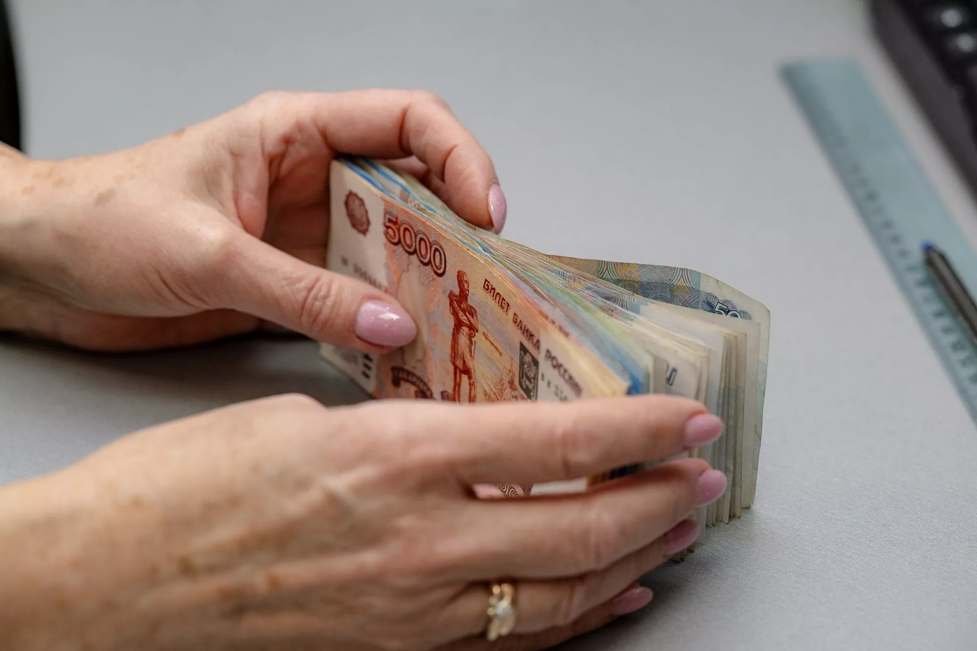 16% компаний Краснодарского края увеличили зарплаты сотрудникам. Какие отрасли оказались самыми щедрыми 
