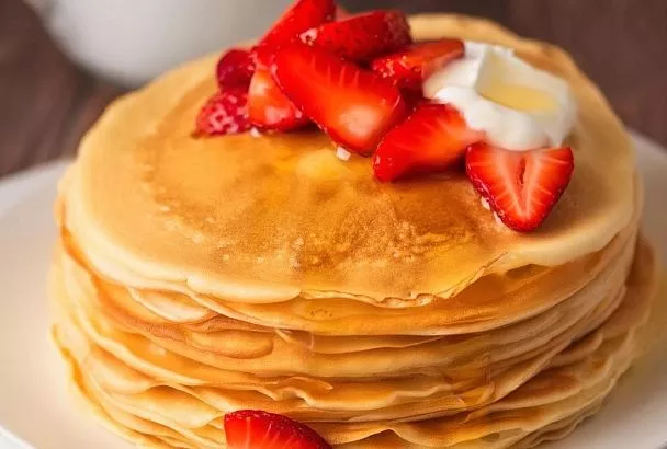 Идеальные блины за 15 минут: кружево, тонкость и успех — секреты мастерства