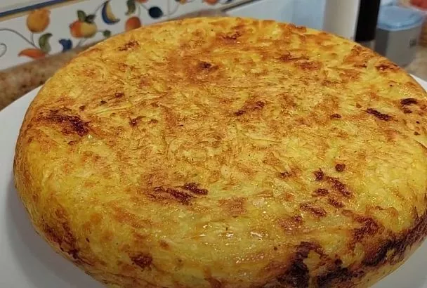 Печем вкусный картофельный пирог на сковороде! Без духовки и грязной посуды