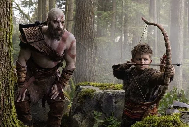 Пауза в работе над сериалом по God of War: исполнитель роли Кратоса получил травму