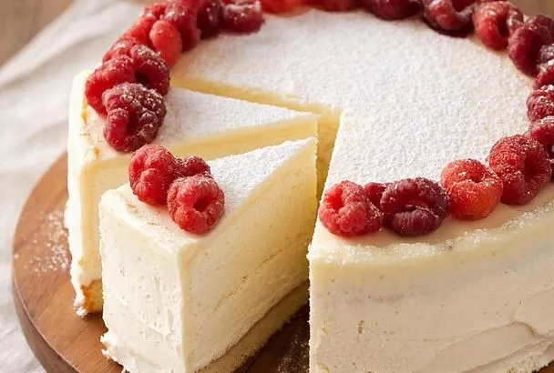 Ни грамма муки, ни желатина — а пышный, как облако: йогуртовый торт, справиться легко, остановиться невозможно