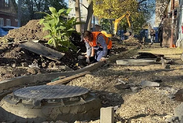 В Краснодаре на ул. Коммунаров обновят три остановки и тротуары