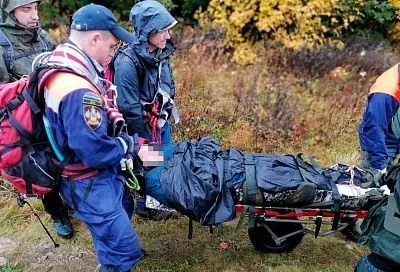 Спасатели эвакуировали туриста, получившего травму в горах Сочи