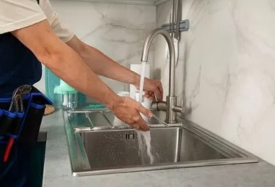 Это несправедливо: законно ли из-за долгов одной семьи лишать воды их соседей?