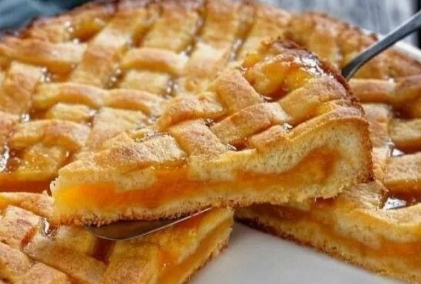 Песочный пирог с вареньем — рассыпчатый, с золотистой корочкой и сочной начинкой