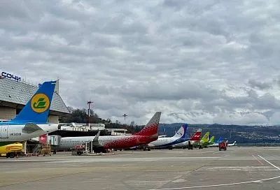 Восемь уходивших на запасные аэродромы самолетов вернулись в Сочи