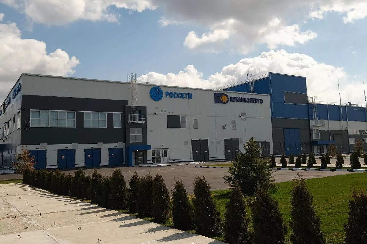 Энергомост, присоединивший полуостров, работает в оба направления в зависимости от пиков потребления.