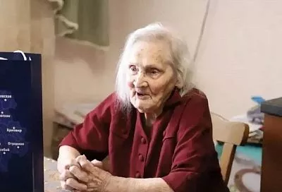 Вениамин Кондратьев поздравил ветерана Великой Отечественной Антонину Кудашкину со 100-летним юбилеем