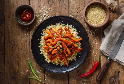 Свинина в кисло-сладком соусе с булгуром: простой обед по-китайски