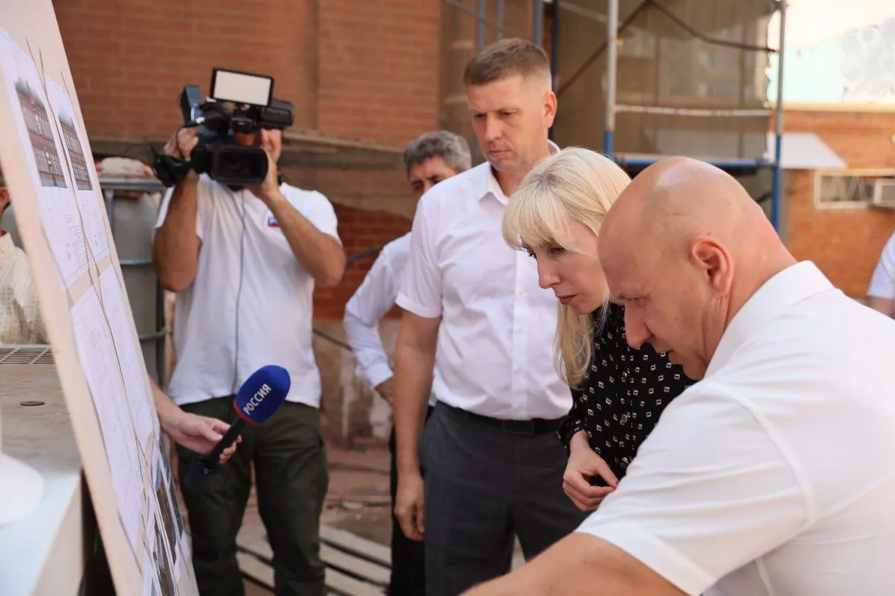 Вице-губернатор Кубани Анна Минькова оценила ход ремонта в краснодарском Доме трудолюбия