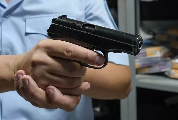 Полицейские утроили погоню со стрельбой за лихачом без прав на «Ладе» в Краснодаре