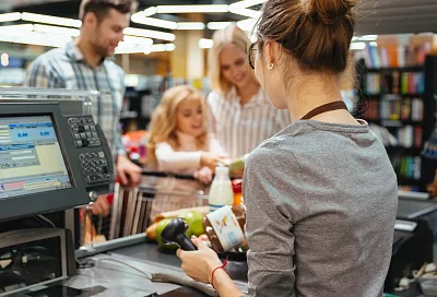 Опасные товары начнут блокировать на кассах: новый законопроект рассмотрят в Госдуме