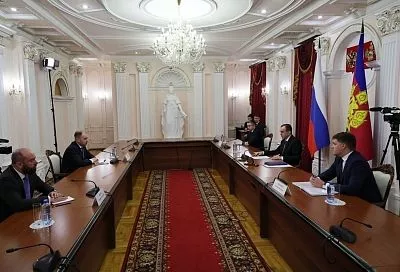 Вениамин Кондратьев обсудил развитие промышленности региона с Романом Чекушовым