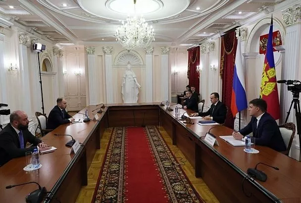 Вениамин Кондратьев обсудил развитие промышленности региона с Романом Чекушовым