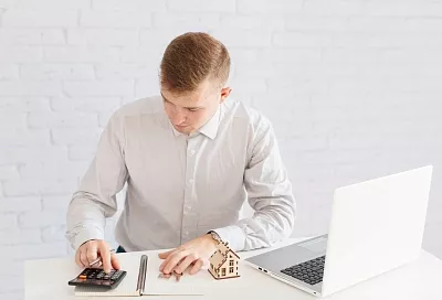 Выбор за работником: работодатель не может навязывать замену двойной оплаты при работе в праздники