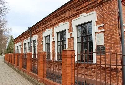 Реставрацию исторического «революционного» здания завершили в Северском районе