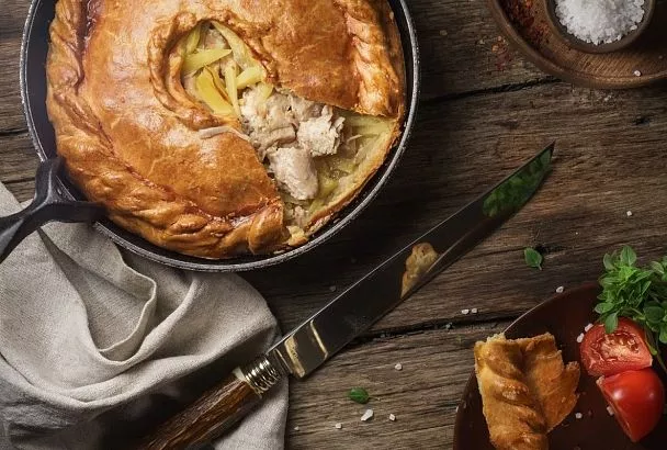 Привезла из отпуска рецепт закрытого пирога с бараниной: готова есть его на завтрак, обед и ужин