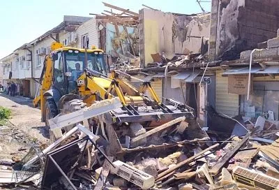 Появились кадры поврежденных при атаке БПЛА зданий в Сочи 