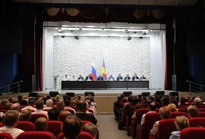 Вениамин Кондратьев поручил разработать программу социально-экономического развития Ейского района