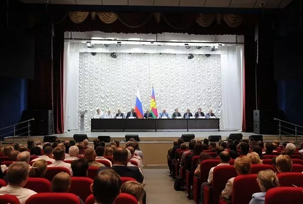 Вениамин Кондратьев поручил разработать программу социально-экономического развития Ейского района