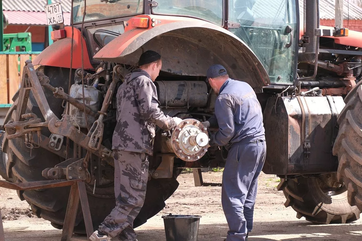 За годы работы предприятие приобрело необходимый набор прицепного оборудования.