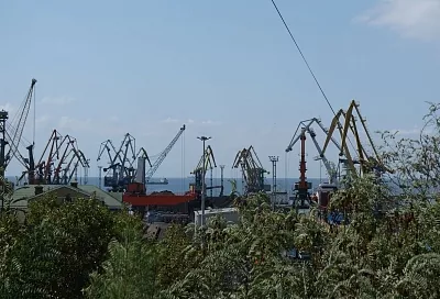 Два иностранных гражданских судна повреждены при ночной атаке БПЛА на порт Туапсе