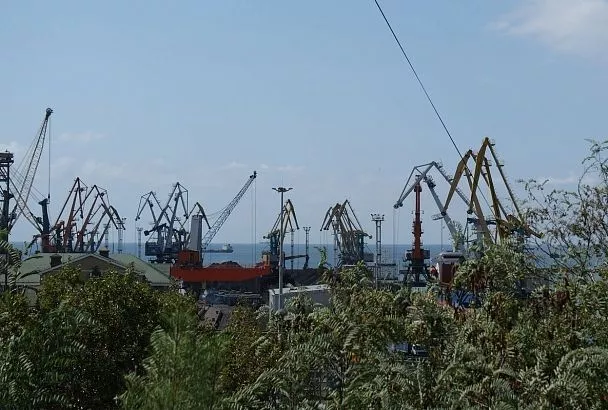 Два иностранных гражданских судна повреждены при ночной атаке БПЛА на порт Туапсе