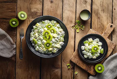 Салат с селёдкой и киви, который навсегда заменит шубу