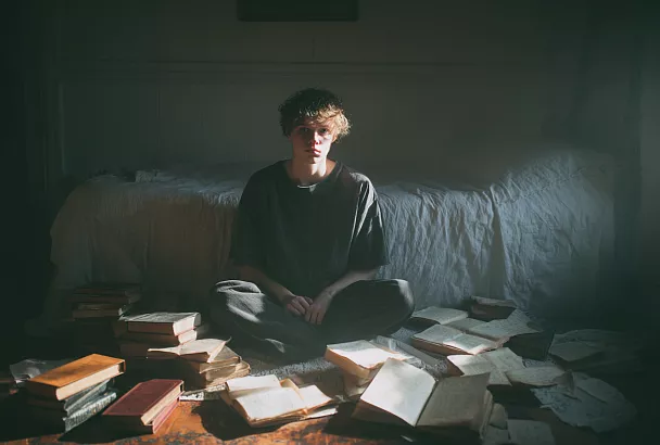 Книги, которые вредят: как не дать литературе испортить жизнь