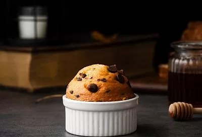 Супер-вариант для выпечки на одного: быстрый банановый кекс в кружке