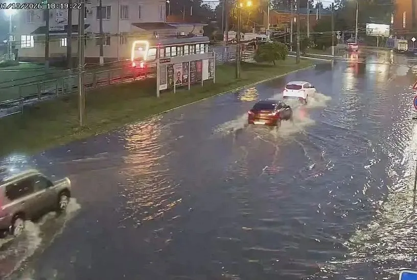 Улицы ушли под воду. На Краснодар обрушился ливень