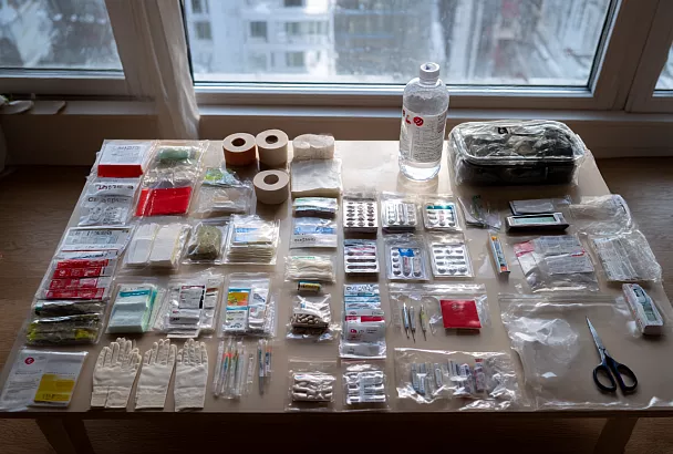 Аптечка на все случаи: что взять, чтобы спасти жизнь, когда помощи не будет