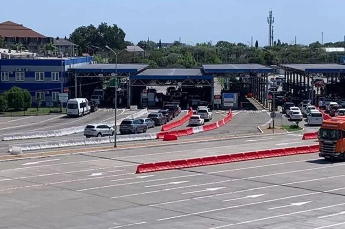 Более 2,7 млн машин проехало через пункт пропуска на российско-абхазской границе в Сочи в 2025 году