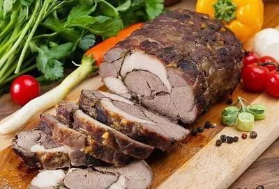 Нежное удовольствие: мраморный рулет, который покоряет с первого кусочка — прекрасно подходит для подачи ломтиками