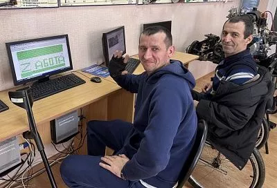 В Краснодарском крае инвалидов боевых действий учат водить автомобили с ручным управлением