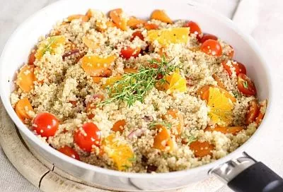 Восхитит с первой ложки - овощной салат с булгуром, помидорами и мандаринами. 