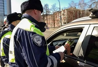 Автоинспекторы Северского района задержали подростков, которые ехали на крыше автомобиля