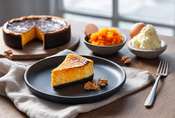 Творожно-тыквенный чизкейк в микроволновке: без муки и без сахара за 5 минут