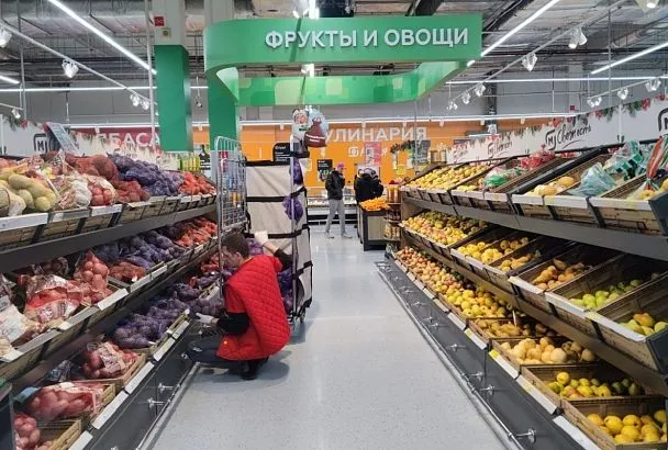 Краснодарцы рассказали, как часто покупают ягоды и фрукты весной