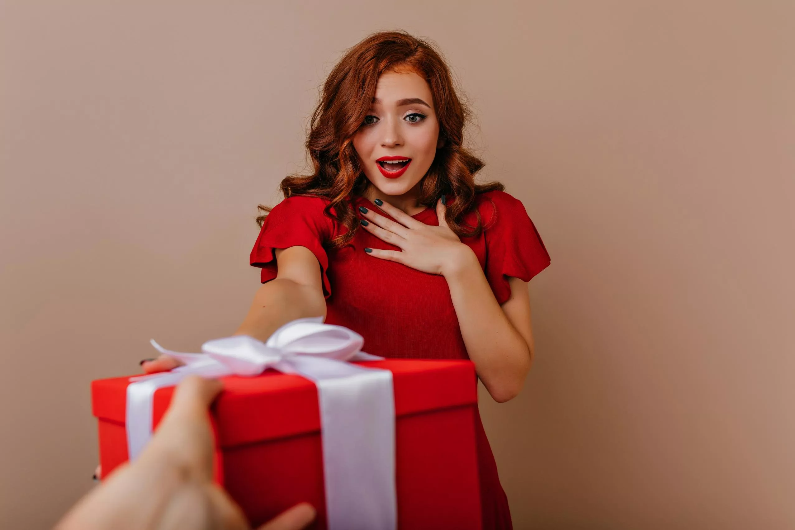 ТОП-5 беспроигрышных подарков на 8 марта – выбрал, купил, подарил и она на 7 небе от счастья