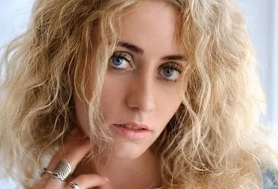 Секреты маскировки: как можно спрятать седину от посторонних глаз, не прибегая к покраске волос